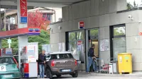 V noči na ponedeljek je bil Petrolov bencinski servis v Mirnu znova 
tarča vlomilcev.
