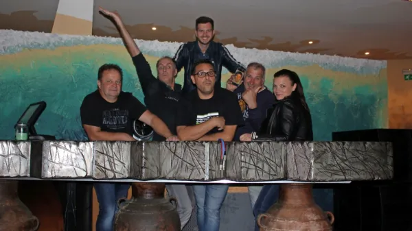 Ekipa Master Vinyl (z leve: Elvis Poniš, Sandro Giorgi, Aleš Pelicon, 
Teo Comelli, Fabio Comelli in Mirella Baruca) bo jutri nastopila v 
Gavioliju.