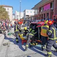 Novogoriški in šempetrski gasilci so  prikazali, kako v prometnih 
nesrečah razrežejo pločevino in  iz avta rešijo ponesrečenca.