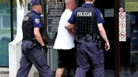 Valona Hoxhaja so junija leta 2016 pripeljali na sodišče, po 
zaslišanju  pa v pripor. 
