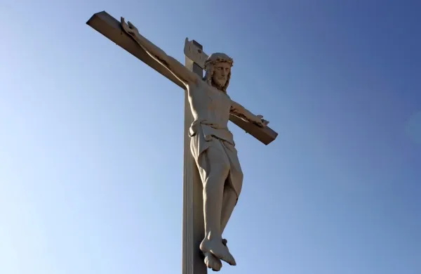 Po kakovosti izstopa pokopališki križ v Pivki, ki  je bil izdelan v 
priznani Salmovi livarni na Moravskem po modelu historicističnega kiparja Antona Dominika von Fernkorn.