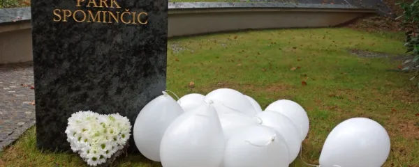 Park spominčic v Stari Gori je  že sedmi tovrstni park v Sloveniji. 