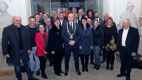 Med piranskimi občinskimi svetniki se pletejo tudi manj običajna zavezništva.