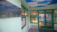 Kot vse kaže,  so dogodki, povezani z dosedanjo  ravnateljico OŠ 
Dante Alighieri, Simono Angelini, še bolj skrhali  odnose v italijanski manjšini.  