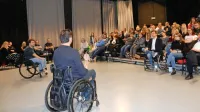 50 sežanskim dijakom, ki so aktivno sodelovali v akciji Heroji 
furajo v pižamah, so svoje izkušnje iz prometnih nesreč predstavili 
tudi ambasadorji zavoda Vozim.    