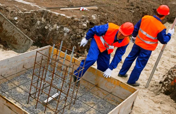  Tudi gradbena podjetja želijo svoje dejavnost predstaviti vsem, ki 
jih zanima poklici, kot so strojni ali gradbeni tehnik in  inženir. 