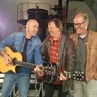 Mef z akustičnim NOB: levo Armando Šturman, desno Gorast 
Radojevič