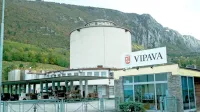 V vipavsko klet, ki deluje že 125 let, avstrijski lastniki tudi vlagajo, 
saj vedo, da je za dobro vino potrebna tudi dobra oprema.