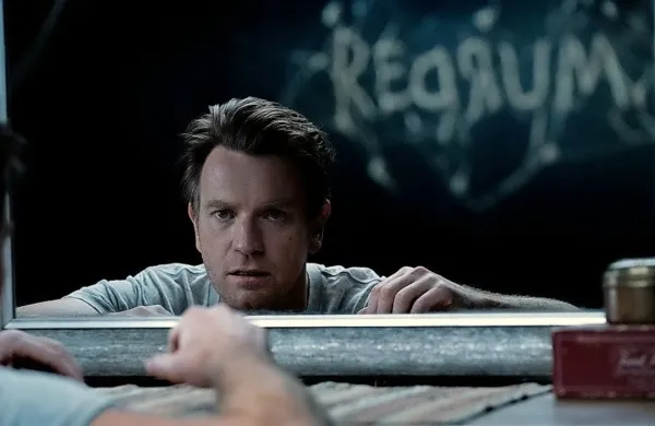 Ewan McGregor je stopil v čevlje Dannyja Torranca, ki se je 
približno 40 let po krvavih dogodkih v hotelu Overlook moral 
ponovno soočiti z lastnimi demoni in travmami iz otroštva.
