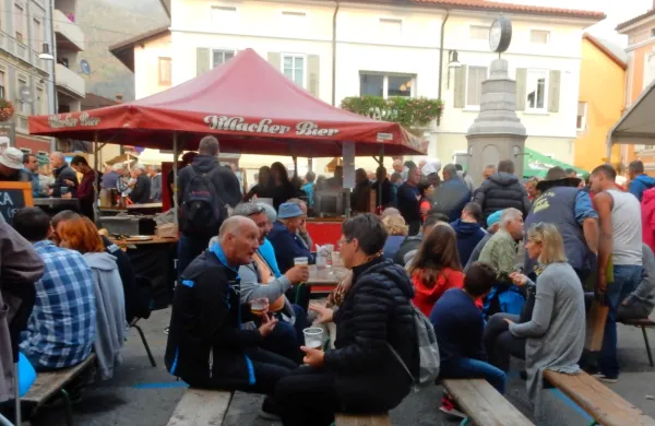 Na trgu je bilo prek poletja živahno, še najbolj  v začetku oktobra, 
ko so pripravili   Kmečki praznik in festival frike. 