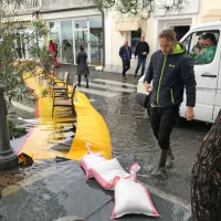 Na izolskem Sončnem nabrežju so postavili protipoplavne baraže.