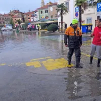 FOTO: Zaradi plimovanja poplave od Pirana do Ankarana