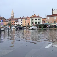 FOTO: Zaradi plimovanja poplave od Pirana do Ankarana