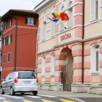 Novogoriški prometni policisti so pri petkovem poostrenem 
nadzoru prometa v Mirnu ustavili tamkajšnjega župana.