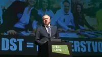 Minister za gospodarstvo Zdravko Počivalšek  pravi, da bodo 
morali vsi v panogi narediti več za razvoj boljših turističnih 
produktov in dvig kakovosti ponudbe.