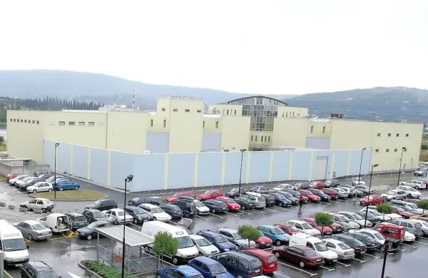 V koprskem zaporu ni dovolj postelj za vse zaprte moške. 
