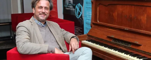 Ambrož Čopi: “Če se Slovenci ne bi počutili majhne, bi naša glasba še bolj prodrla v svet”