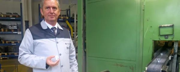 Robert Vuga, ki se vsaj enkrat ne teden odpravi v proizvodnjo, je 
po več desetletjih od 800 zaposlenih uspel izvabiti aplavz.