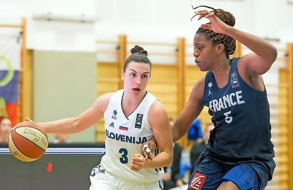 Teja Oblak je k pomembni zmagi nad Grčijo prispevala 19 točk.