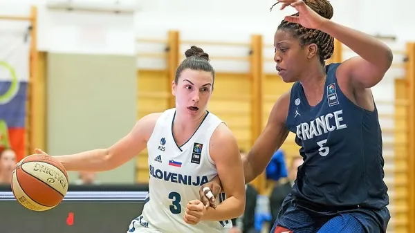 Teja Oblak je k pomembni zmagi nad Grčijo prispevala 19 točk.