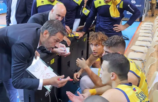 Državni prvaki  so po pričakovanjih dosegli še sedmo zmago.