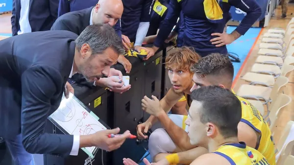 Državni prvaki  so po pričakovanjih dosegli še sedmo zmago. 