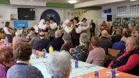 Udeležence srečanja so v dobro voljo spravili tudi člani Folklornega društva Vipava.