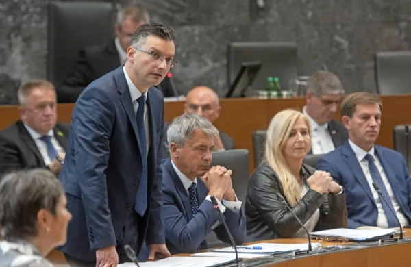 Premier Marjan Šarec v četrtek pričakuje konstruktivno obnašanje.
