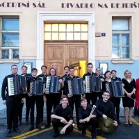 Harmonikarje je ob tekmovanju sprejela tudi slovenska veleposlanica v Pragi Tanja Strniša.  