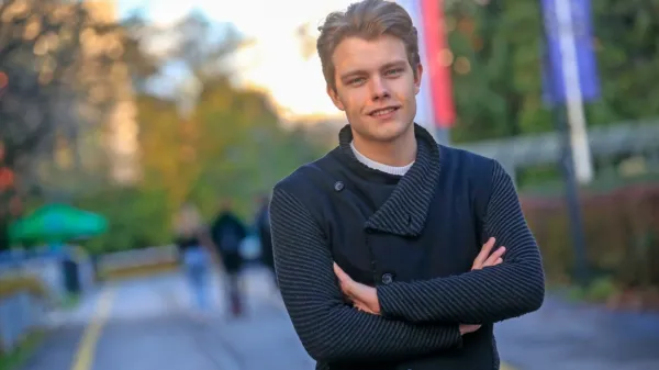 Gregor Grahor je vpisan na ljubljansko Ekonomsko fakulteto, ob 
študiju pa je tudi družbeno aktiven.