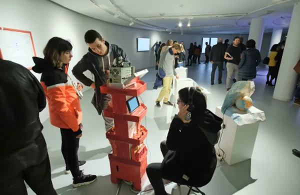 V Mestni galeriji Nova Gorica so na ogled postavili Človeško omrežje CHAL,  projekt digitalnega arhiva iz Libanona.   