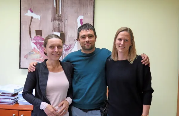 Simona Verstovšek, Klemen Mozetič in Mojca Volk (z leve) so na 
sežanski enoti centra za socialno delo zadolženi za izvajanje treh 
programov.