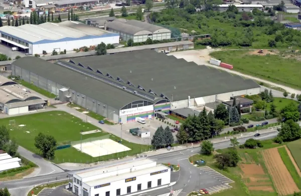 Športna dvorana predstavlja le 15 odstotkov celotne površine 
kompleksa Cimos, ki meri skupaj 70.000 kvadratnih metrov.