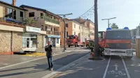 Bel prah v poslovalnici Kompasa