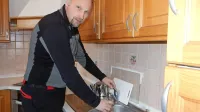 Marko Matajurc bo obljube o vodi brez klora najprej uresničil v vasi 
Svino.  