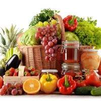Zdrava, uravnotežena prehrana, ki vsebuje veliko zelenjave, 
pomaga obvladovati sladkorno bolezen. 