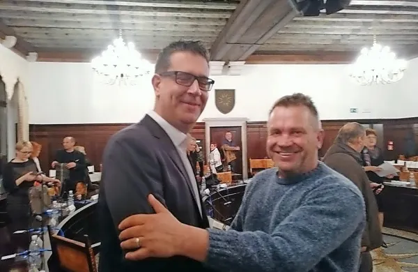 Aleš Bržan je danes sprejel prošnjo za prekinitev pogodbe o 
zaposlitvi, ki jo je prejel od Roberta Šuca.