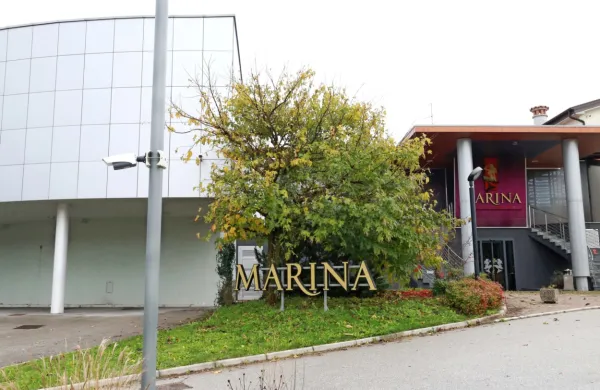 Konec januarja se je v Marini na Ajševici končala dobičkonosna 
dejavnost plačanih spolnih storitev.