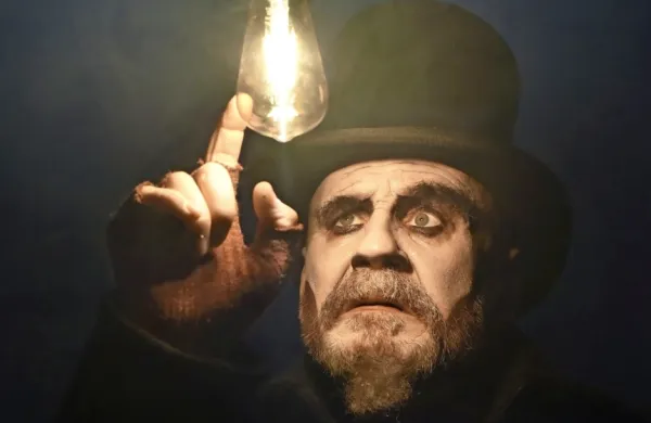 V zgodbi o pohlepu  glavno vlogo igra Radoš Bolčina.