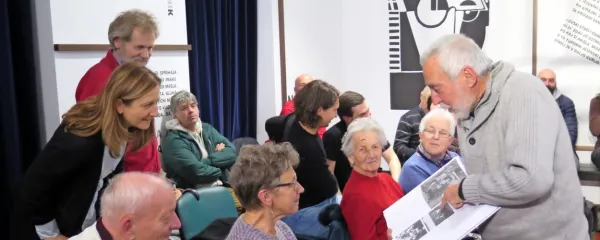V Kosovelovi sobi je o Bauhausu in njegovem vplivu na Avgusta 
Černigoja spregovoril Franko Vecchiet.