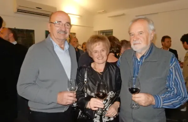 Direktorica Almira Pirih med soustanoviteljema PRC, nekdanjima 
županoma (z leve) Julijanom Šorlijem in  Pavlom Gregorčičem. 
