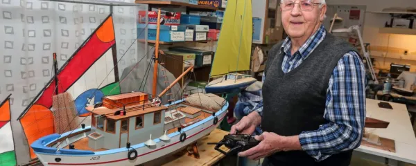 Rudiju Semelbauerju je posebej pri srcu model ribiške ladje Jež, ki 
je 17-krat manjša različica originalne ladje - s krmilom, ki se 
obrača, z lučkami in drugimi pritiklinami.