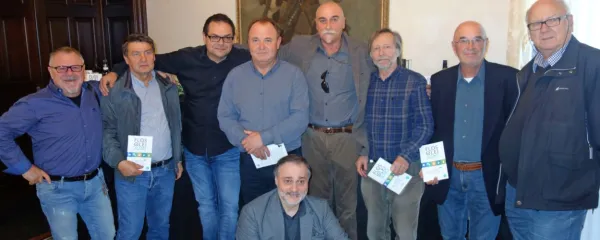 Skupinska slika z Marcom Oreggio (v ospredju): Boris Marinič, 
Janko Bočaj, Peter Pelicon (Jenko), Franc Morgan, Arsen Jurinčič, 
Vanja Dujc, Miran Adamič in Boris Sabadin (z leve). 