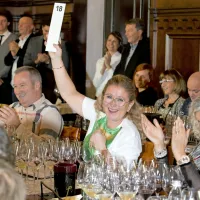 Mojca Ternovec je izlicitirala kar tri 225-litrske sodčke vina.