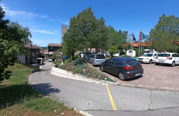 Prek projekta bodo skušali Šempasce prepričati, da ne bi zapirali 
dostopov rešilcem, invalidom, slepim, slabovidnim ... 