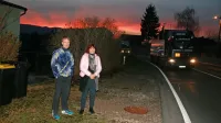 Zakonca Stanič iz Podgrada pravita, da je težkih tovornjakov tudi 
pod večer, ko se utrujena vračata iz službe, absolutno preveč, zato 
doma ne moreta počivati. 