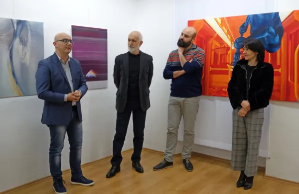 Razstava izbranih ustvarjalcev mednarodnega natečaja Lynx bo na ogled do 14. decembra. 