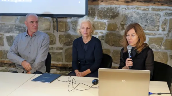 Na fotografiji (z leve):  Etbin Tavčar s piranske enote zavoda za 
varstvo kulturne dediščine ter predavateljici na biotehniški fakulteti Tatjana Capuder in Ana Kučan.