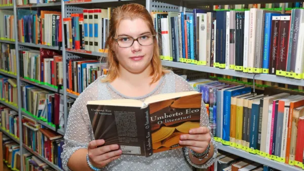Anika Černigoj: “Največji problem je, ko te nihče ne vidi. Samo to 
bi bilo potrebno. Če nimaš ljudi, ki bi te drugim pokazali, te nihče 
ne more videti.”
