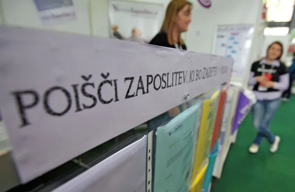 Delodajalci so novembra zavodu za zaposlovanje sporočili 10.664 
prostih delovnih mest, kar je skoraj za desetino manj kot oktobra. 